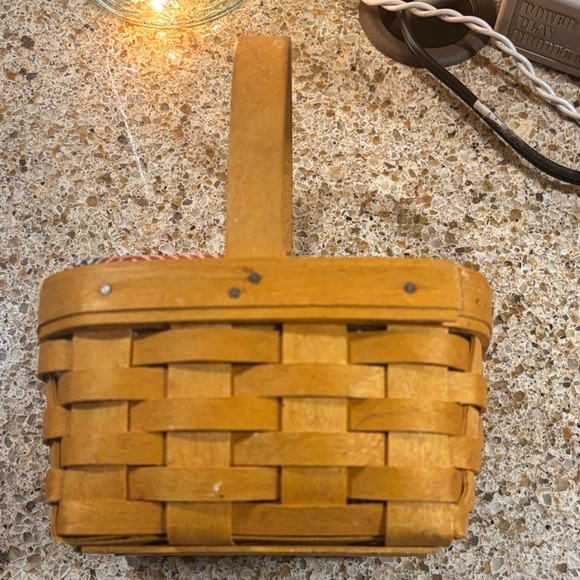 Longaberger Woven Salt and Pepper shaker Basket with Handle and Liner - Picture 2 of 5